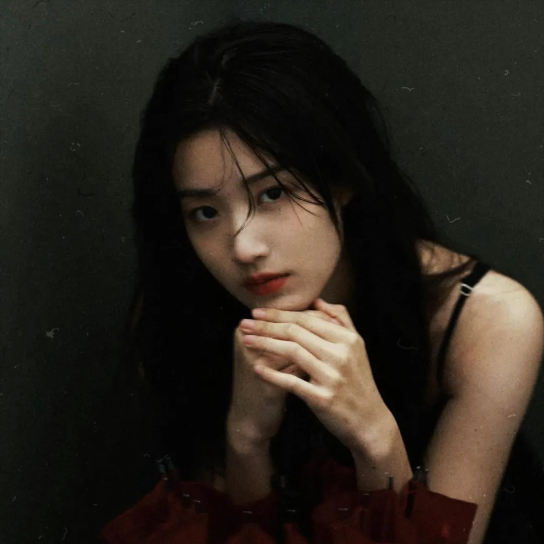 男爵的同桌小女生